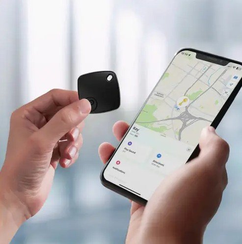 iTag Pro bluetooth tracker being used with smartphone map tracking keys location